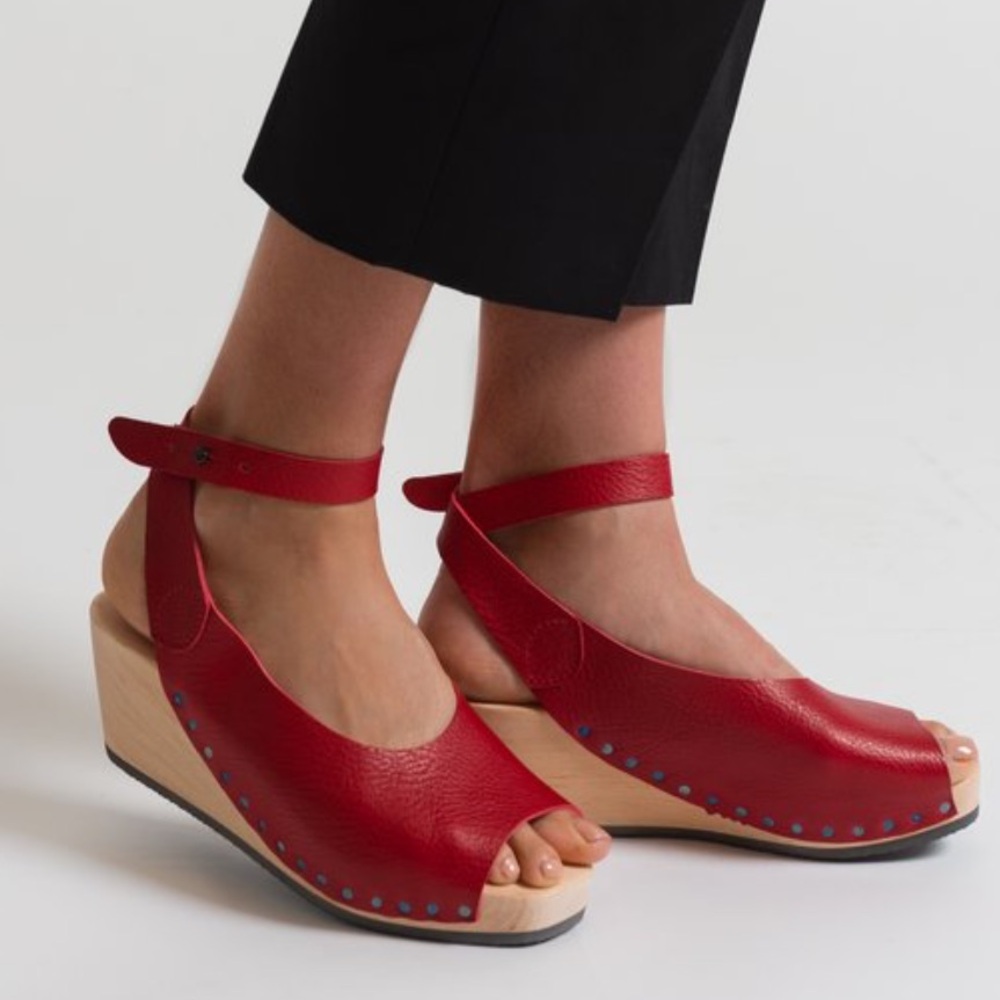TRIPPEN Orinoco Sandal in Red Size 40